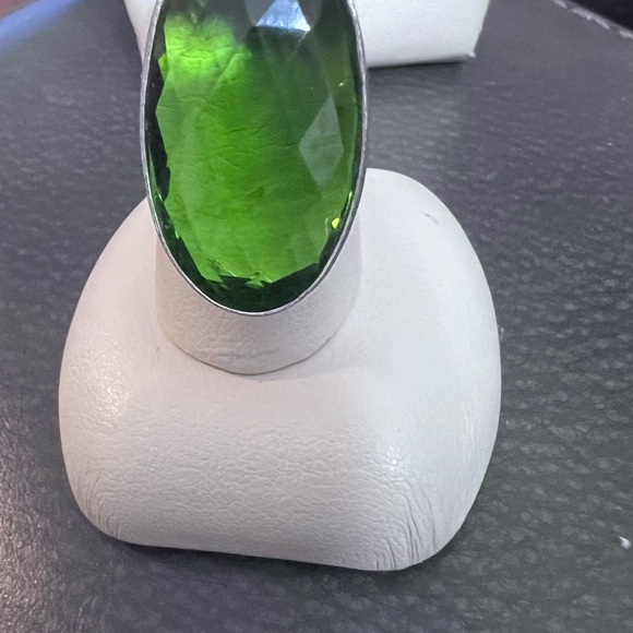 Elegant peridot Gemstone Silver Ring 925 Tested. - Picture 5 of 9